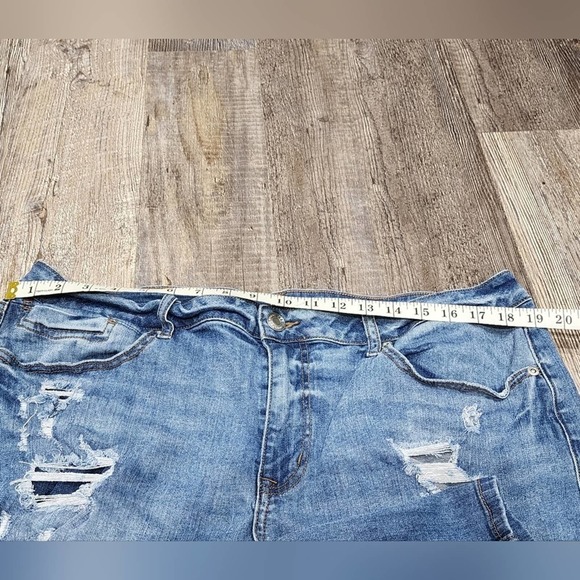 Maurices distressed destroyed stretch denim jeans shorts plus size 18 - Picture 6 of 9